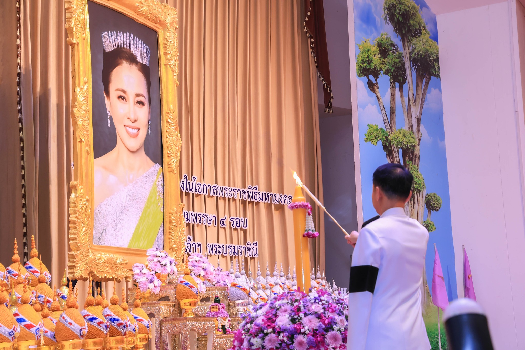 เข้าร่วมพิธีถวายเครื่องราชสักการะ วางพานพุ่ม และพิธีจุดเทียนถวายพระพรชัยมงคล เนื่องในโอกาสพระราชพิธีมหามงคลเฉลิมพระชนมพรรษา 4 รอบ