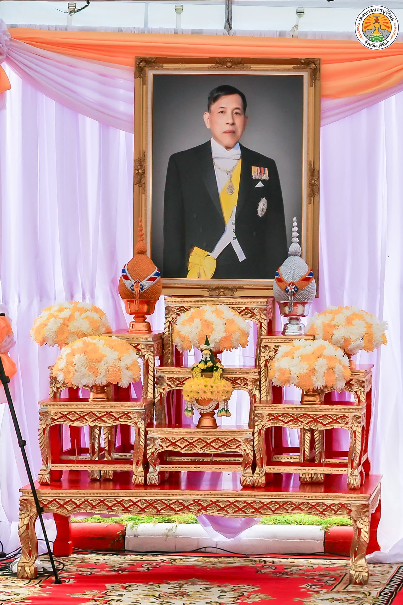 ร่วมพิธีเจริญพระพุทธมนต์และทำบุญตักบาตรถวายพระราชกุศล เนื่องในโอกาส วันเฉลิมพระชนมพรรษา 74 พรรษา พระบาทสมเด็จพระปรเมนทรรามาธิบดีศรีสินทร มหาวชิราลงกรณ พระวชิรเกล้าเจ้าอยู่หัว