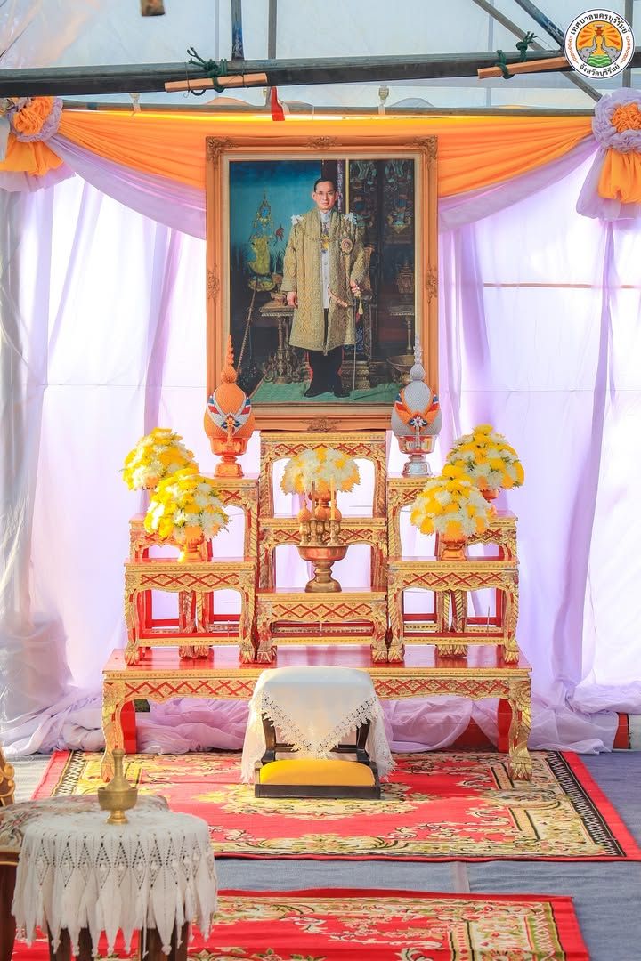 รองนายกเทศมนตรีนครบุรีรัมย์ ร่วมพิธีสวดพระพุทธมนต์และทำบุญตักบาตรถวายพระราชกุศล เนื่องในวันนวมินทรมหาราช
